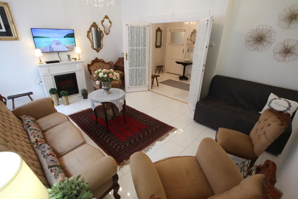 D.Five Neo-Baroque Apartment With Terrace Βουδαπέστη Εξωτερικό φωτογραφία